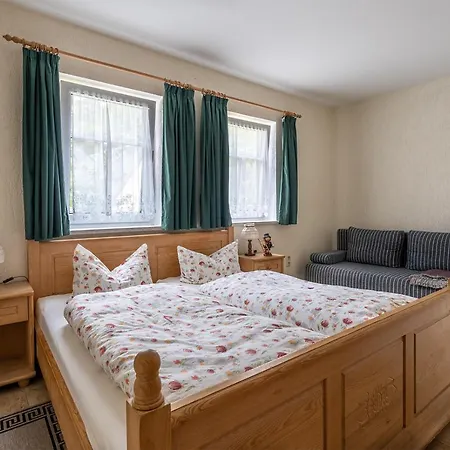 Spielzeughof Guest house *